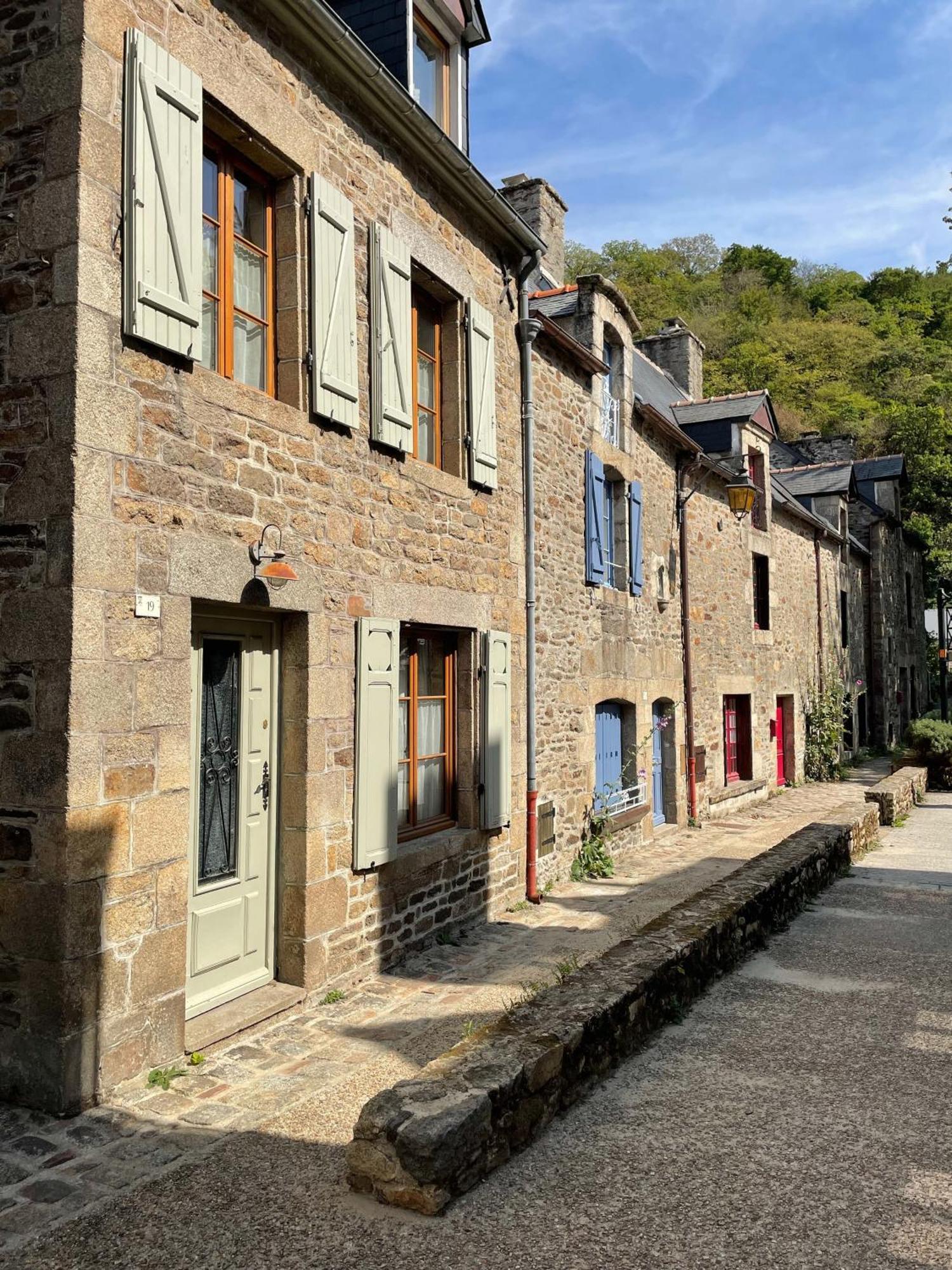 Impasse Des Mysteres - La Maison Des Sorciers Lehon/Dinan Exterior foto