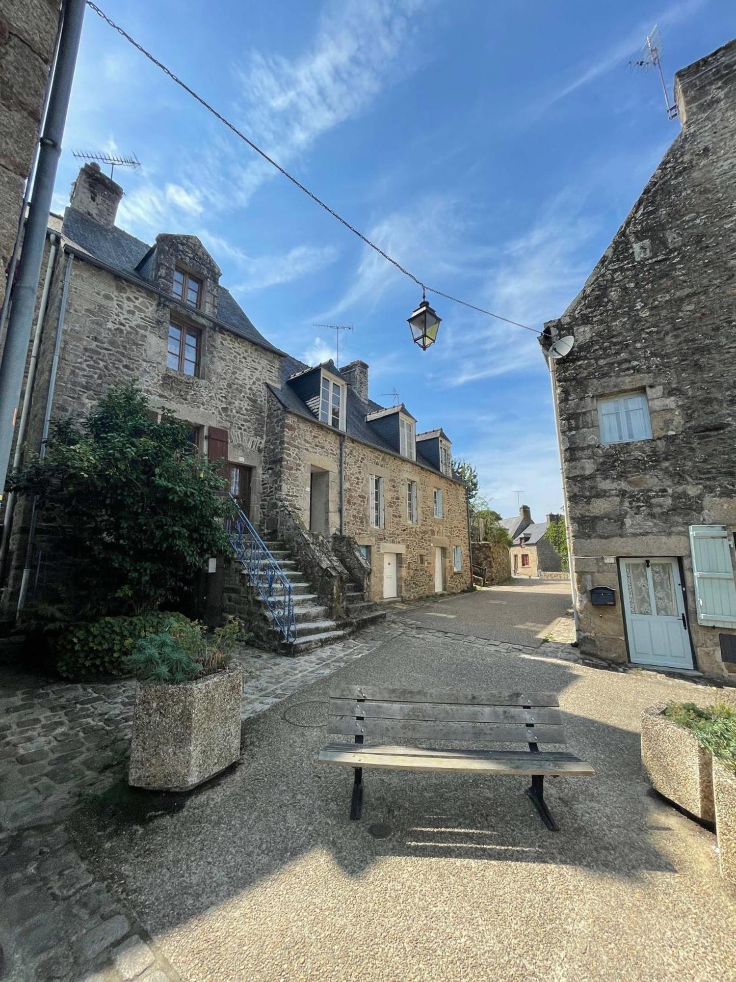 Impasse Des Mysteres - La Maison Des Sorciers Lehon/Dinan Exterior foto