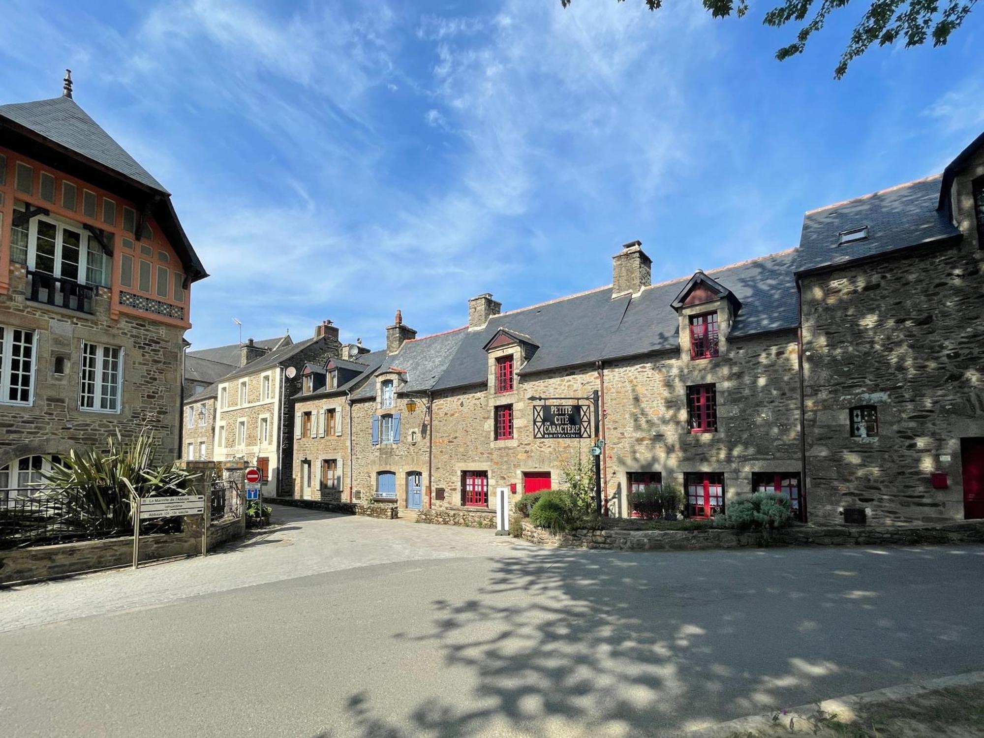 Impasse Des Mysteres - La Maison Des Sorciers Lehon/Dinan Exterior foto