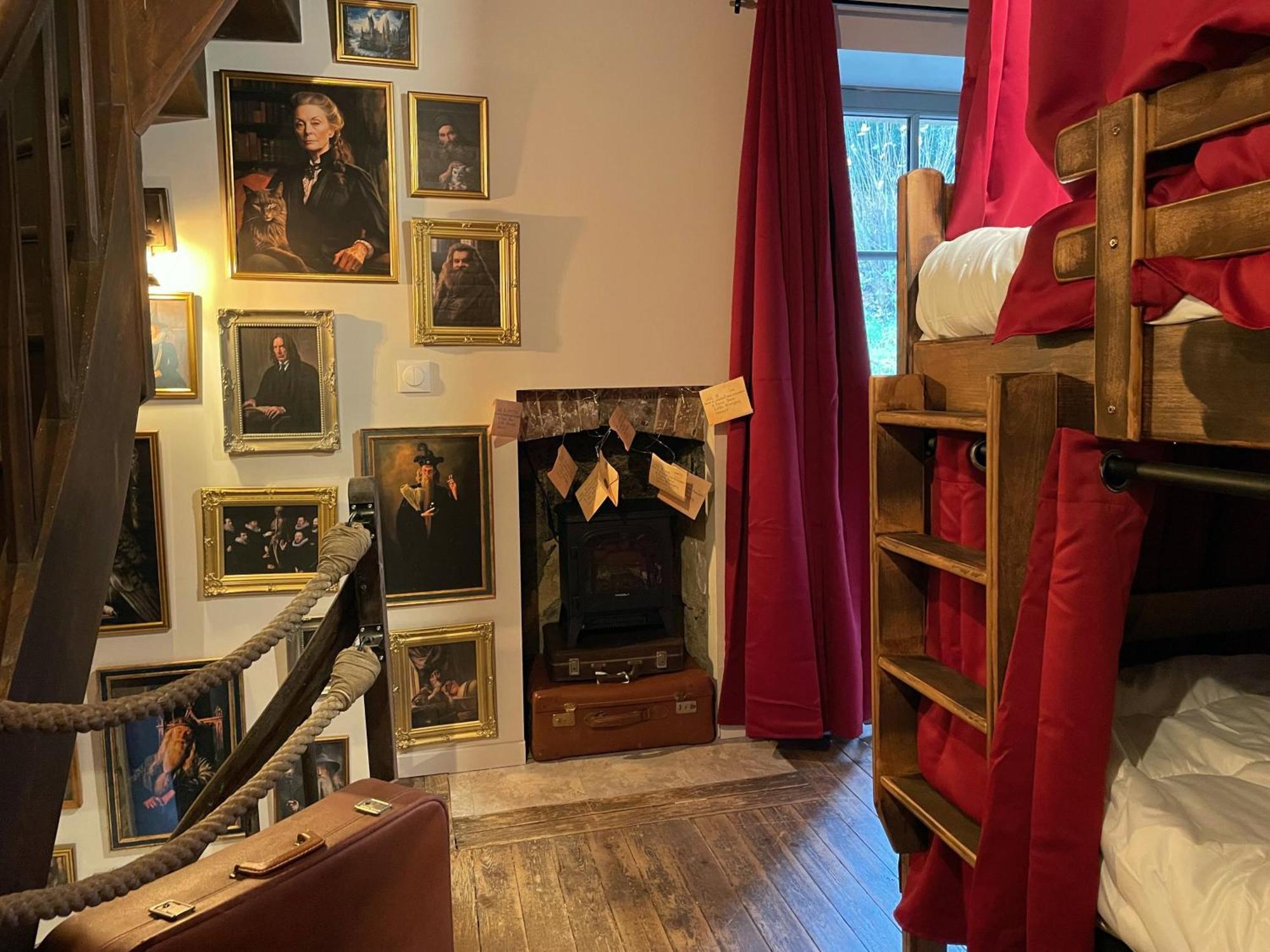 Impasse Des Mysteres - La Maison Des Sorciers Lehon/Dinan Exterior foto